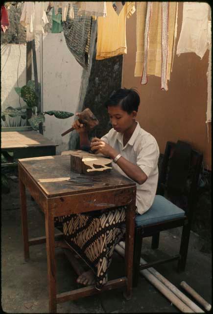 Carving puppets