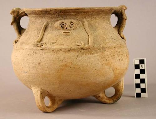 Pottery effigy vessel - loop feet