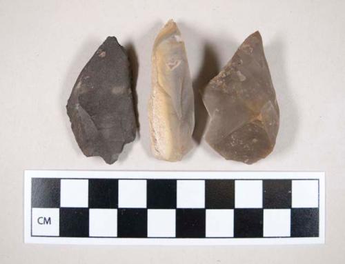 Chipped stone, flint angular chipping debris, one with cortex