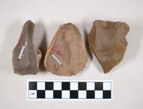 Chipped stone, flint cores, some with cortex