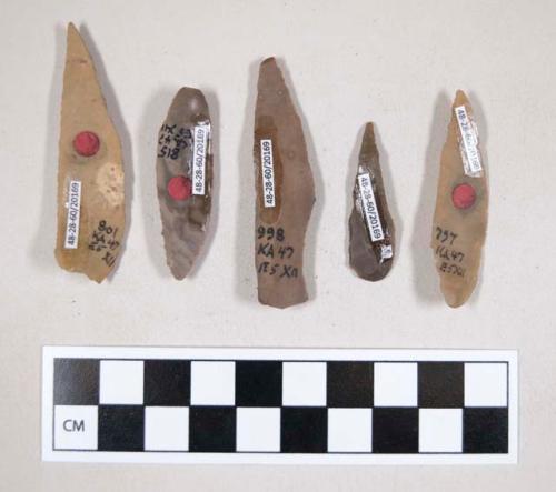 Chipped stone, flint unifaces, blades worked into points