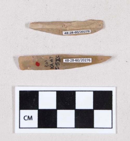 Chipped stone, flint unifaces, blades worked into points