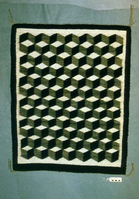 Optical illusion design rug, interconnected cubes