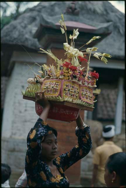 Sadjen, Barong Landung ceremony