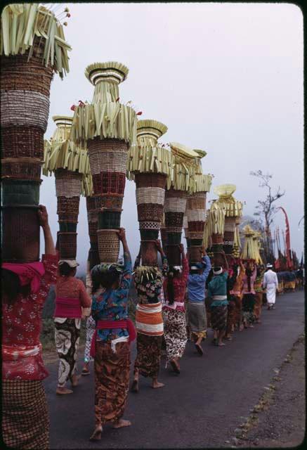 Purnama procession to Pura Batur