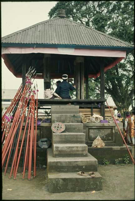 Baris lances for Purnama at Pura Batur