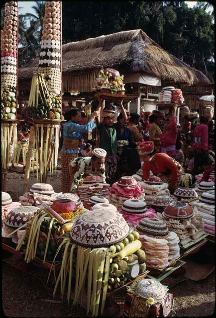 Sadjens, ceremony at Samantiga Temple