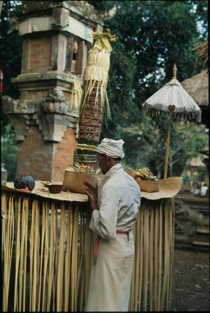 Priest, Samantiga Temple