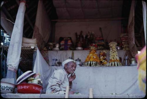 Priest, ceremony at Samantiga Temple