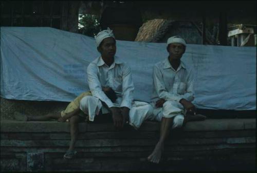 Priests, Samantiga Temple