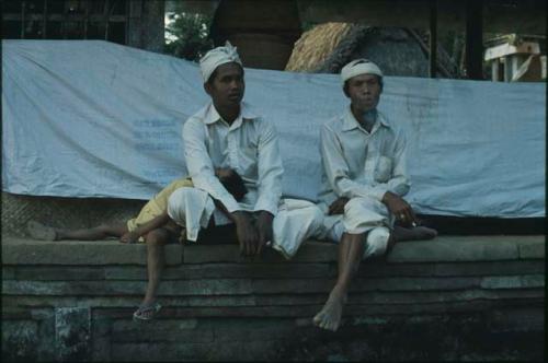 Priests, Samantiga Temple