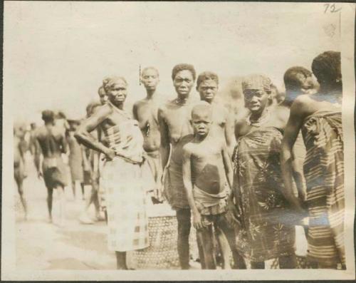 Monga, most northernly important post, men and women with cotton bales