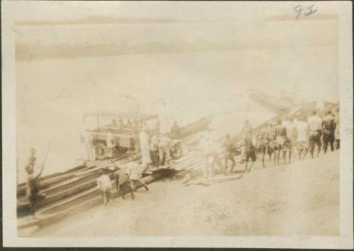 Party landing their truck on improvised ferry on Bongassou side, Ubangi River