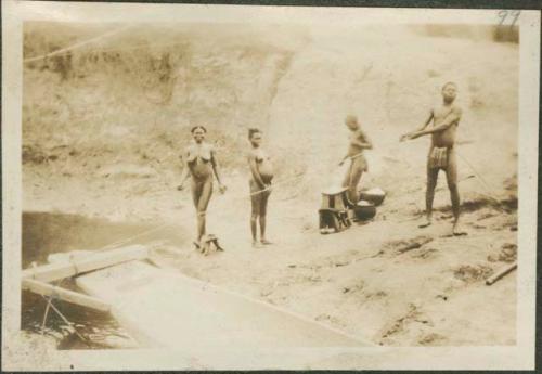 Bongassou to Bangui, party crossing a river