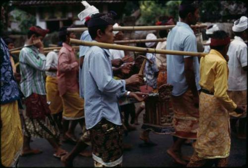 Marching angklung, Barong Landung procession