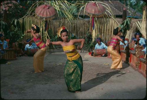 Weaving dance - Tari tenun