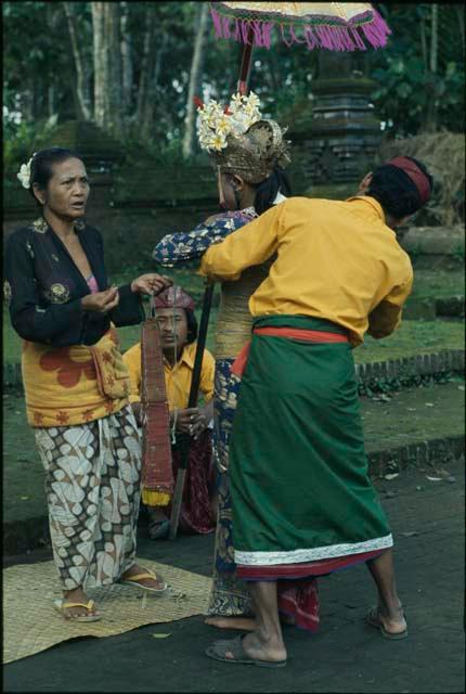 Dressing Legong dancer