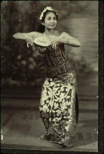 Ibu Renang, dancer