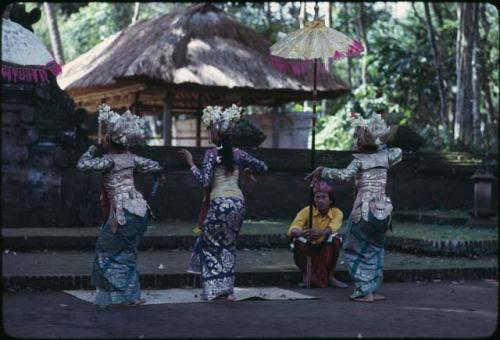 Legong rehearsal