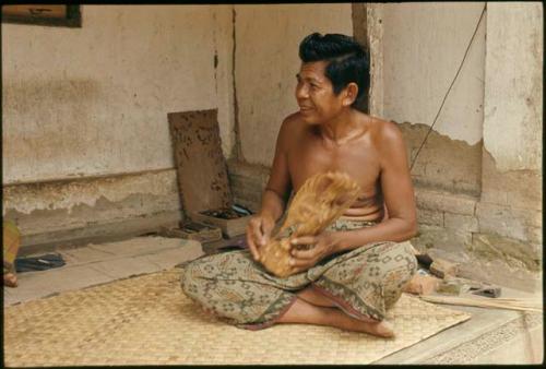 Wayan Ayun, wood carver