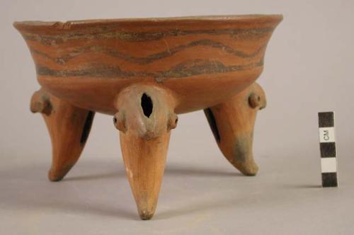 Tripod pottery vessel