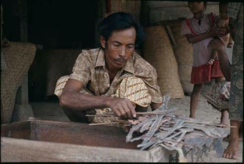 Sorting wayang Kulit puppets