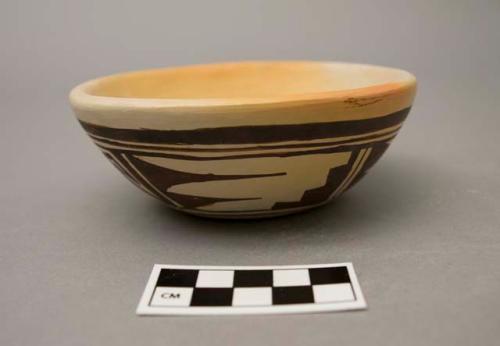 Black-on-buff bowl:  simple geometric motif