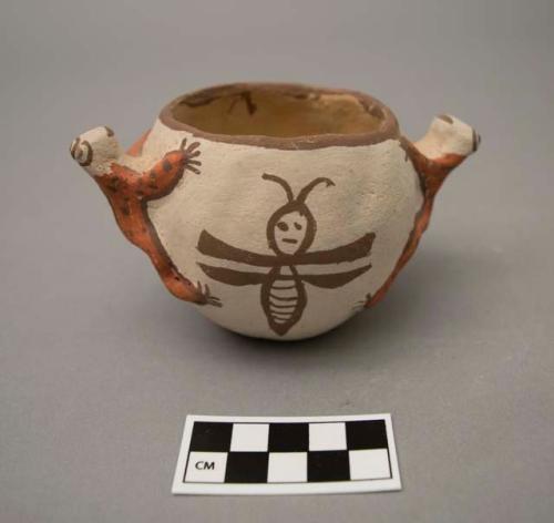 Polychrome-on-white Bowl with frogs