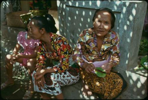 Preparing betel nut