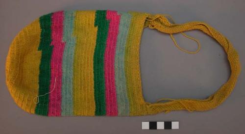 Small bag or tutu used for carrying coca leaves. Made of cotton, chemically dyed