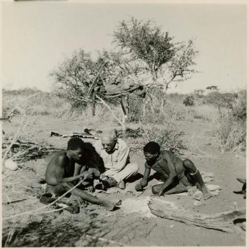 ≠Toma mending Laurence Marshall's boot, with "Old Gau" and "Gao Medicine" watching him