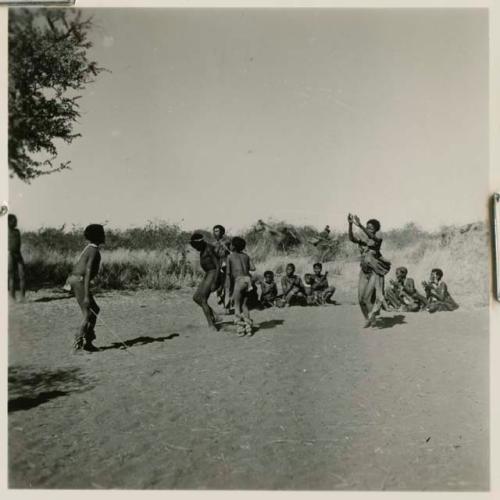 /Naoka (Gao Medicine's first wife) and boys dance at the beginning of a dance