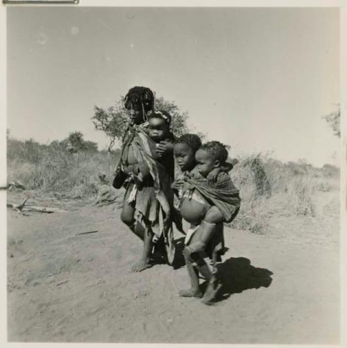 Be and ≠Gisa carrying babies tied in their karosses