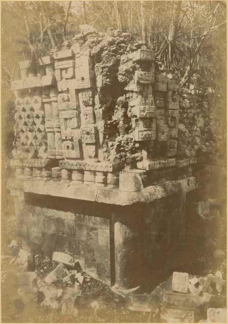 Corner of the east facade, palace in Kabah