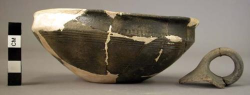 Profilated pottery cup