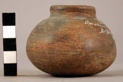 Small Jar dark pottery, plain