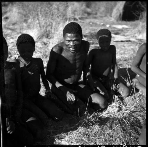 "Gao Medicine" playing !ó'm!hú / !’Om g!xuni / ’Ai kota !U!u g!xuni / N!aih //’an (the porcupine game, also known as the axe game, assegai game or war game)