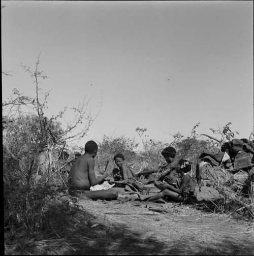 "Gao Medicine" sitting with his first wife, /Naoka, and his sister, Khuan//a (wife of //Ao of Band 4)