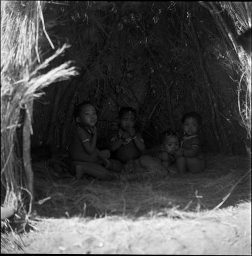 Children sitting inside a skerm