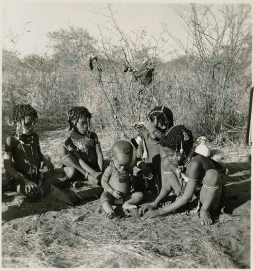 "Little N!ai" (left) and three unidentified girls sitting with !Ungka Norna (center)