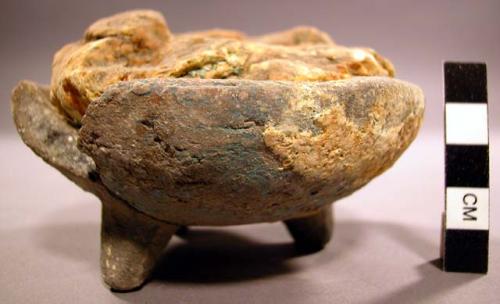 Small tripod dish with copal