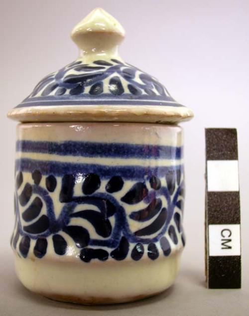 Ceramic small lidded pot