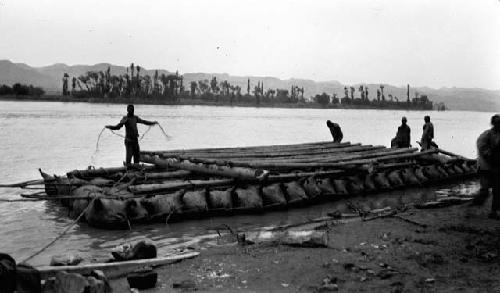 Raft under construction, Lanchow