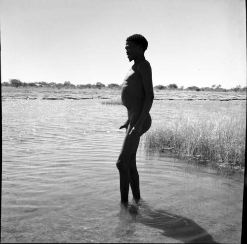 Man standing in the water in a pan, profile