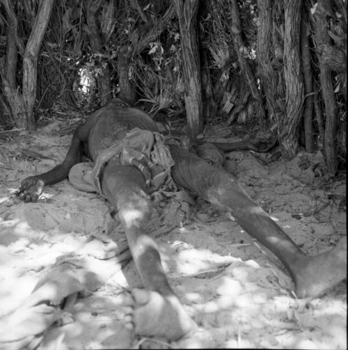 Man lying on his back inside a skerm, sleeping