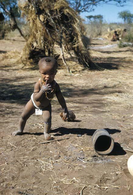 Children, Norna: Baby !Ungka Norna learning to walk