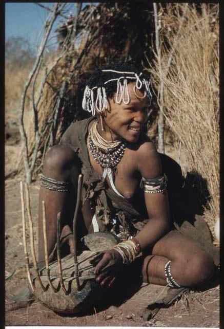 Image representation for Regarding the Kalahari: Marshall/!Kung photos-2004