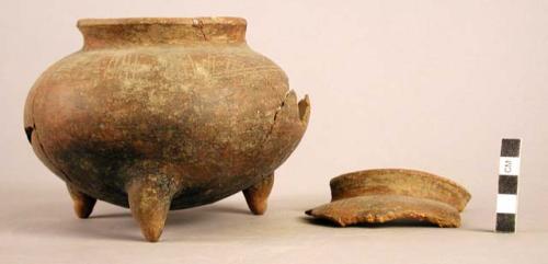 Wide-mouthed tripod pottery bowl - Chocolate Incised ware