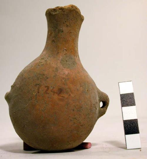 Earthen vase