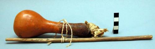 Small dumbbell-shaped gourd containers (poporo), with polished sticks +